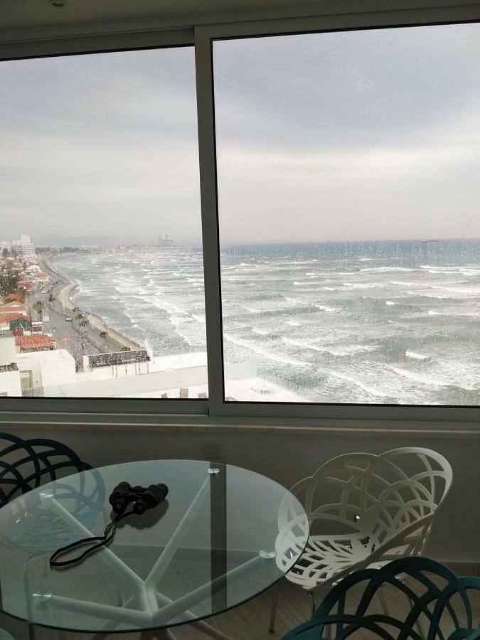 Luxury Penthouse 1Br-Seafront-Seasonal Pool-Central Larnaca Exterior photo